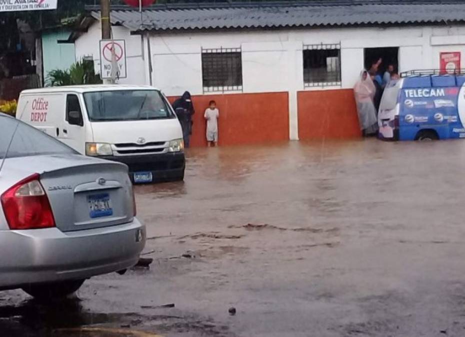 Lluvias se ensañan en Centroamérica dejando destrucción y muerte  