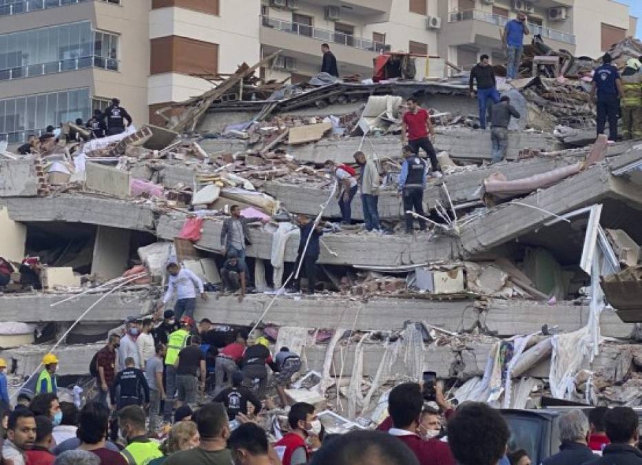 Las imágenes del caos y devastación que dejó el terremoto en Turquía