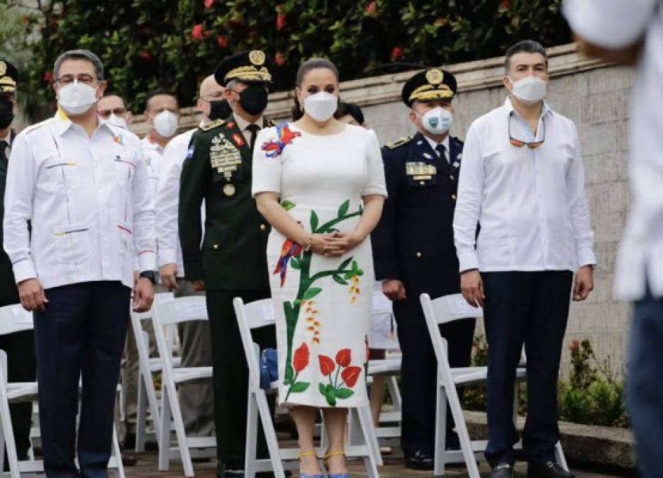 Trajes hechos por manos lencas lució la pareja presidencial de Honduras (FOTOS)