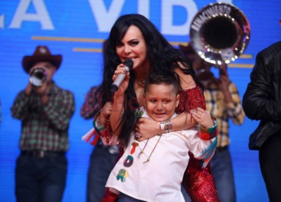 Las curvas de infarto de Maribel Guardia causan furor en Honduras