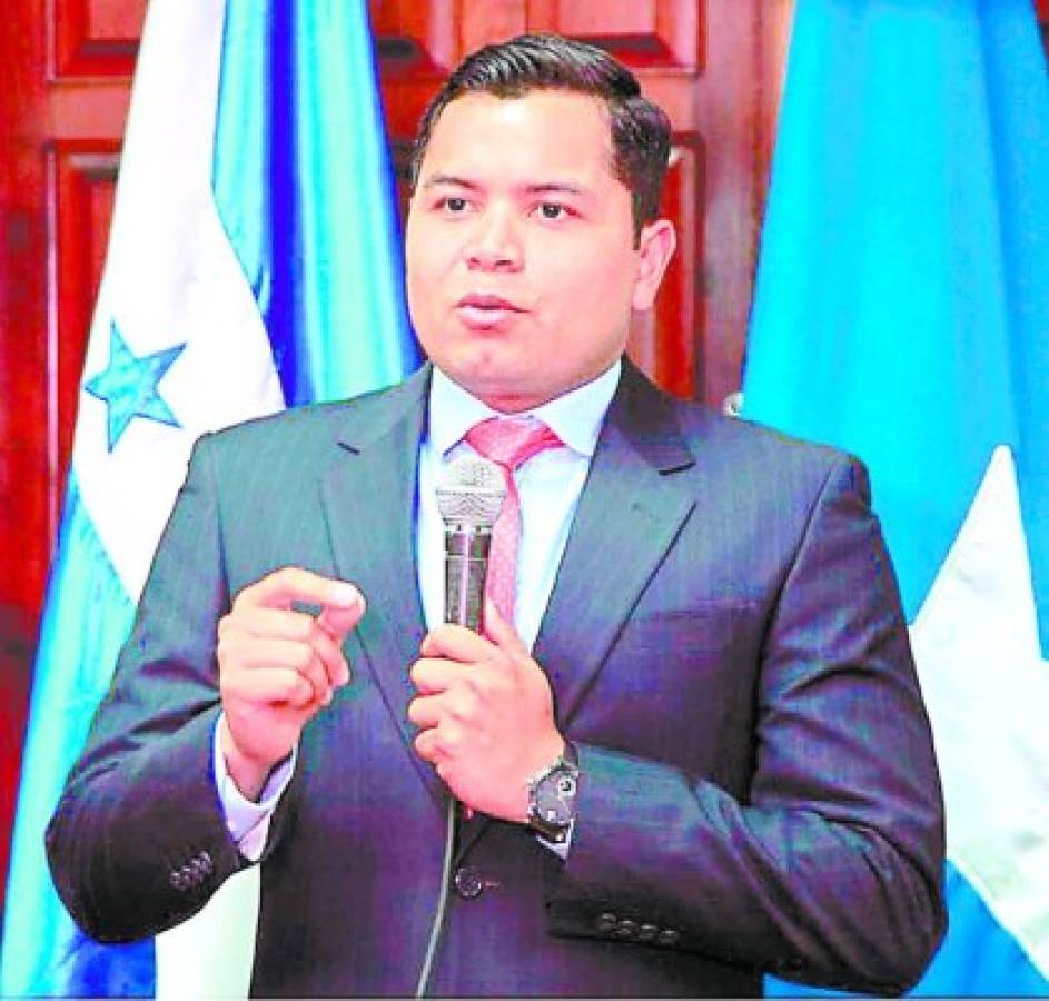 Luis Colindres asume como nuevo secretario ejecutivo del Comité Central del Partido Nacional 