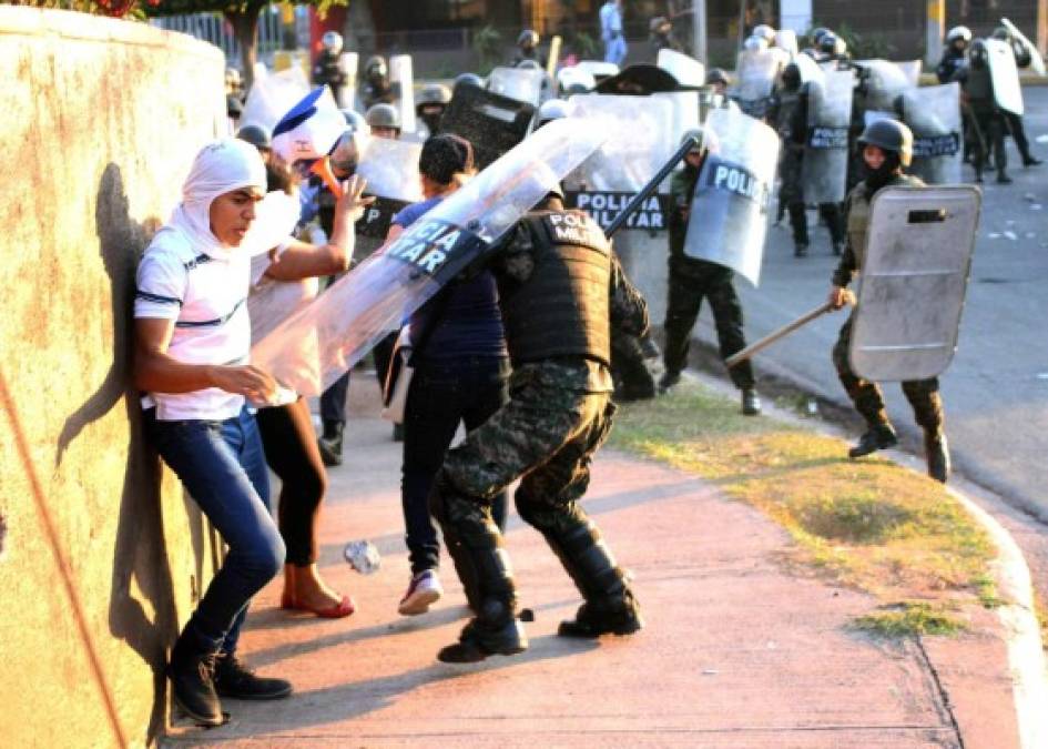 Las imágenes que no vio de los actos violentos de miembros de la Alianza en la capital de Honduras