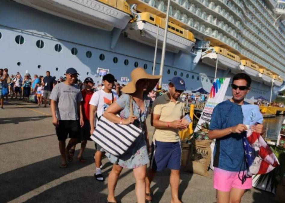 Imágenes de la llegada del tercer crucero más grande del mundo a Roatán