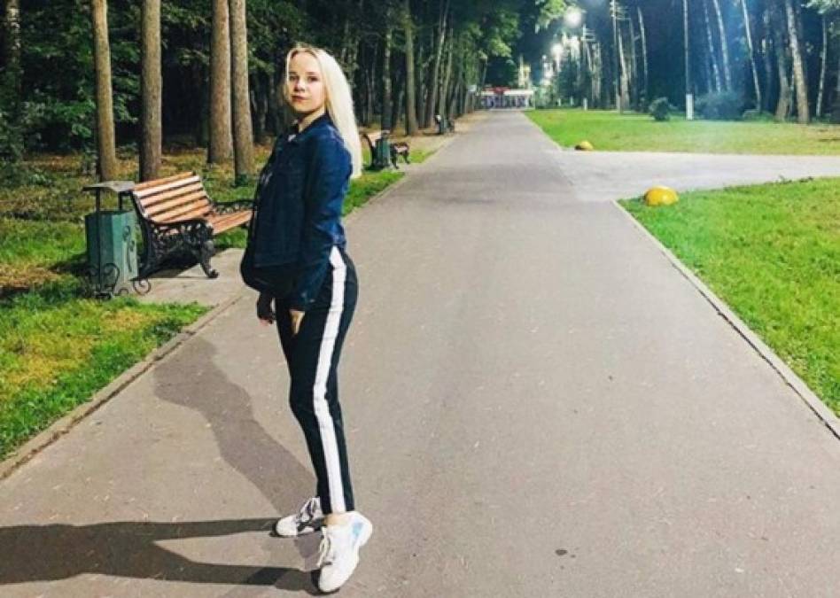 Así es Nadezhda Zhúkova, la sexy enfermera que se volvió modelo