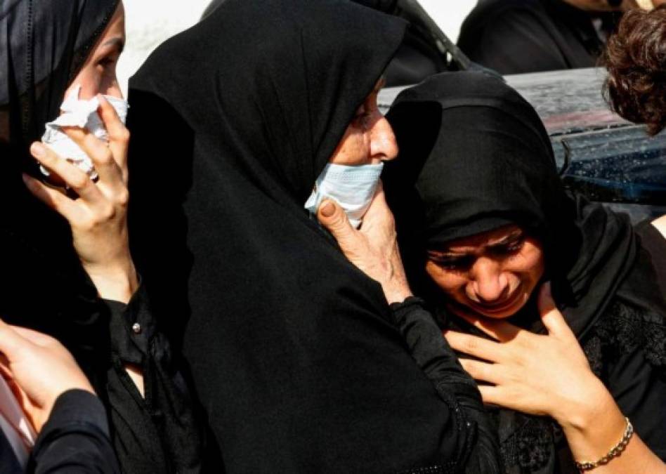 FOTOS: Beirut entierra a sus víctimas mientras espera un nuevo gobierno  