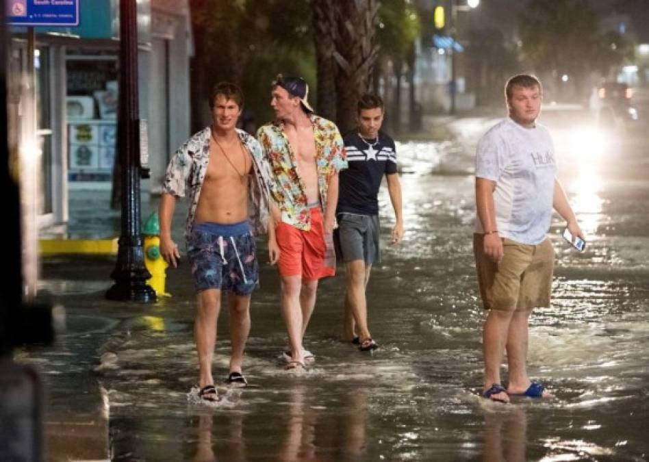 Isaías azota Carolina del Norte y hay riesgo de inundaciones mortales