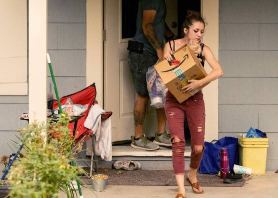 Personas atrapadas, evacuaciones y destrozos por incendios en California (FOTOS)  