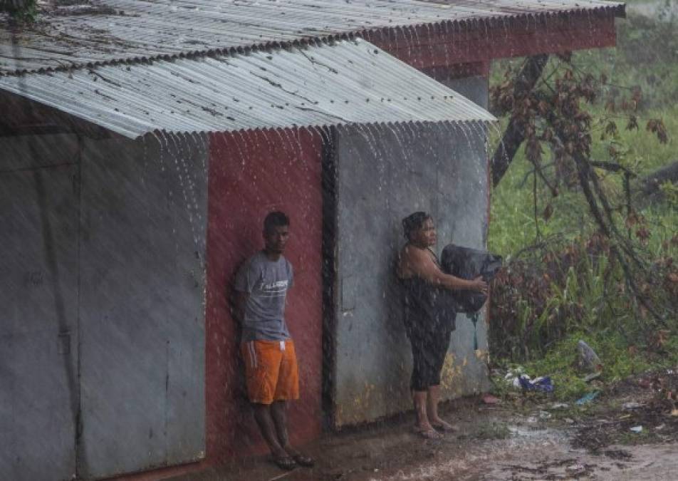 Iota se disipa pero suma una decena de muertos en Centroamérica y Caribe (FOTOS)