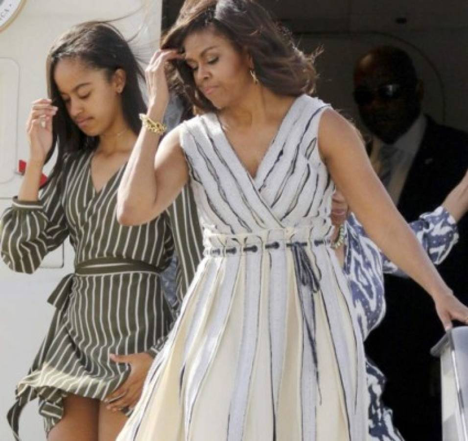 El viento le hace una mala pasada a la hija adolescente del presidente Obama