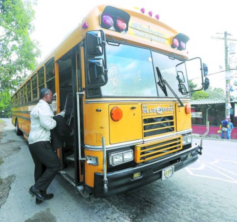 Ricardo Espinoza, el funcionario que prefiere viajar en bus