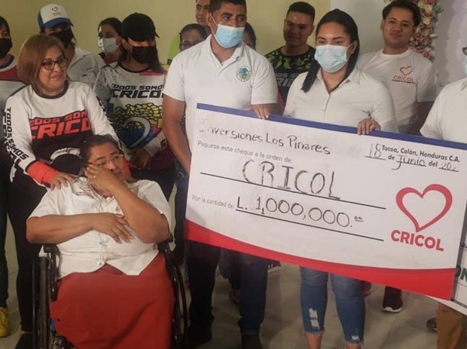 Inversiones Los Pinares realizó la donación de un millón de lempiras al Centro de Rehabilitación Integral de Colón (Cricol).