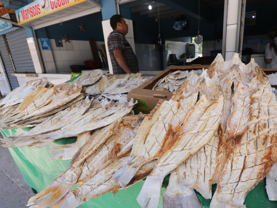 El gobierno decidió congelar el precio del pescado, sin embargo, en algunos comercios la libra de este alimento supera los 130 lempiras.