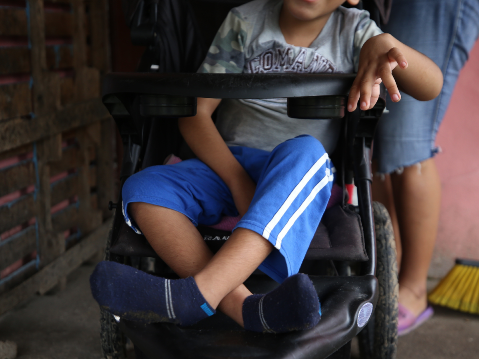 Allan Miguel García tiene 7 años. Su madre busca constantemente ayudas para que el niño mejore de salud.