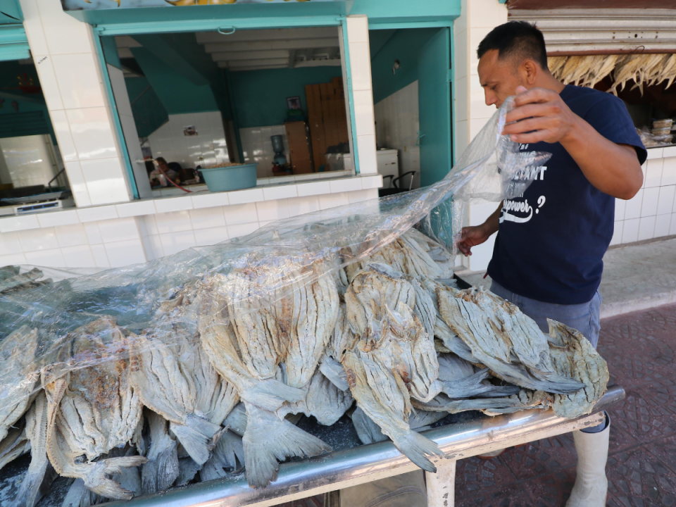 La venta de pescado seco ya comenzó en la capital. El costo de este alimento se ha mantenido en los precios más altos registrados en 2023.