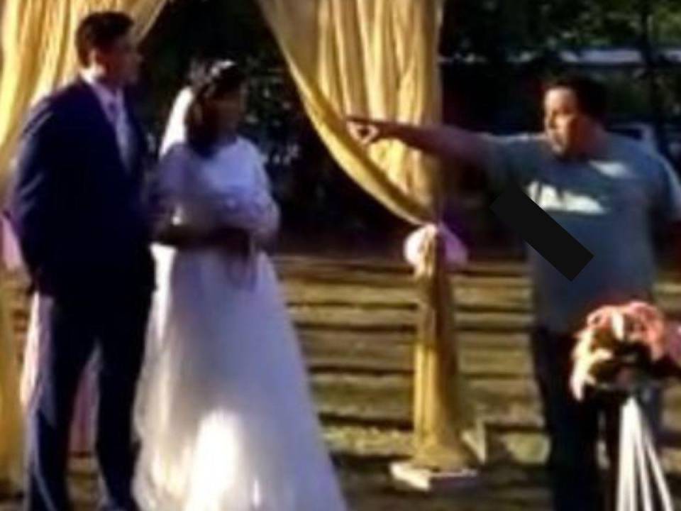 El padre de la que era su prometida llegó a la boda donde René ya había contraído nupcias.