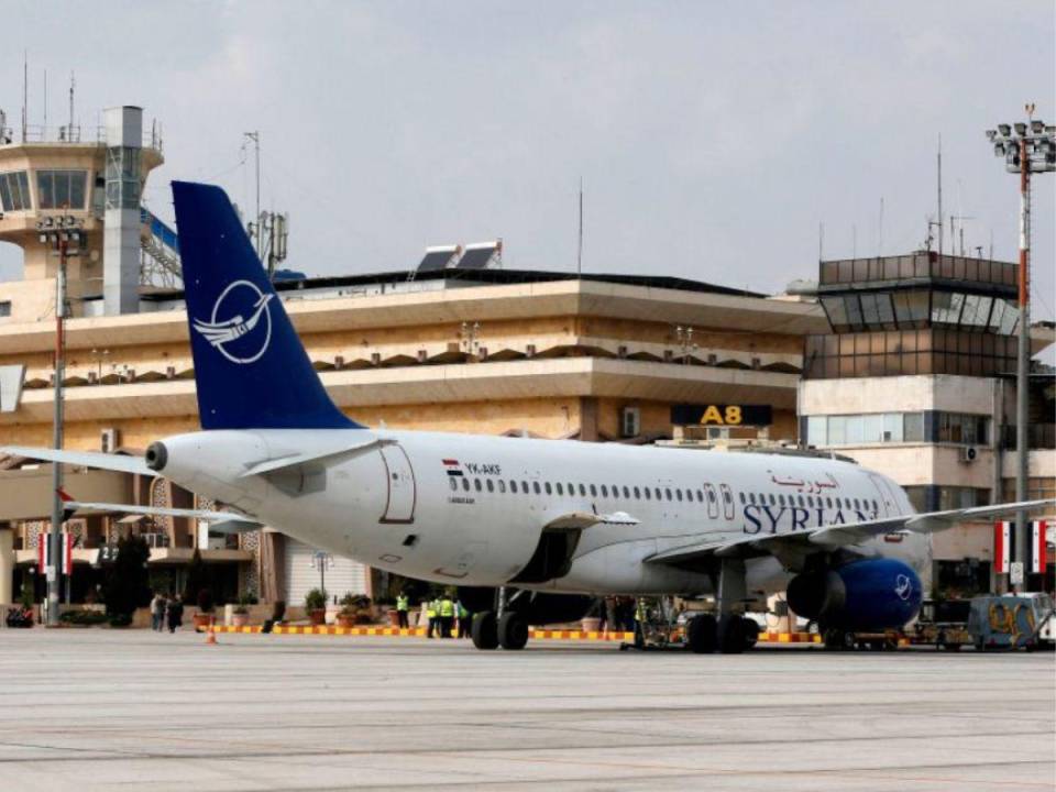 Los aeropuertos de la capital Damasco y el de Alepo fueron atacados.