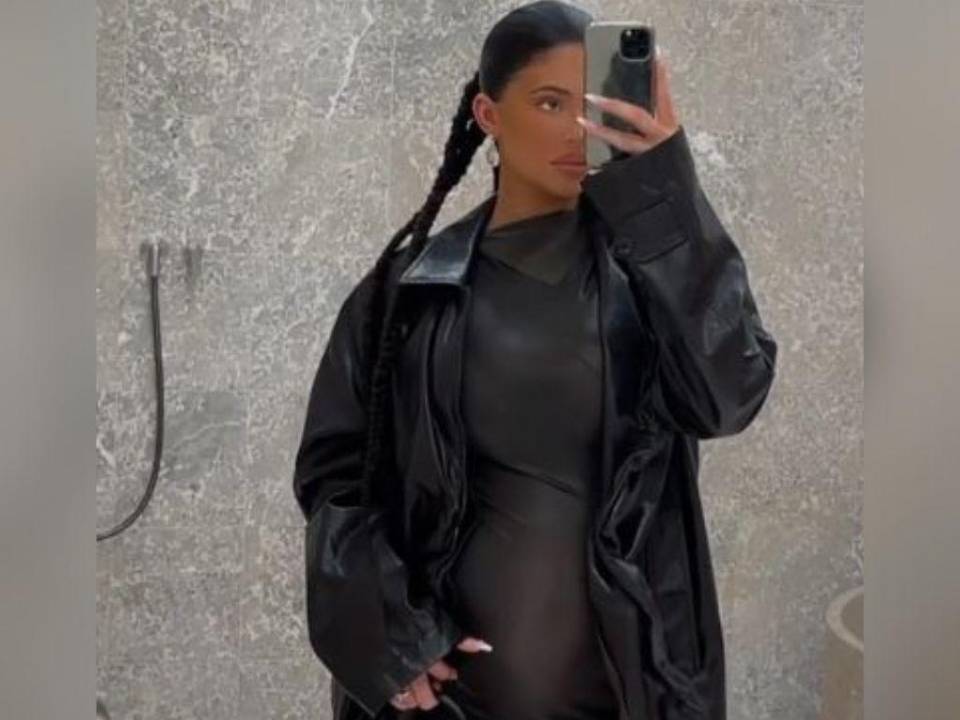 Kylie compartió fotografías de su segundo embarazo con sus seguidores.