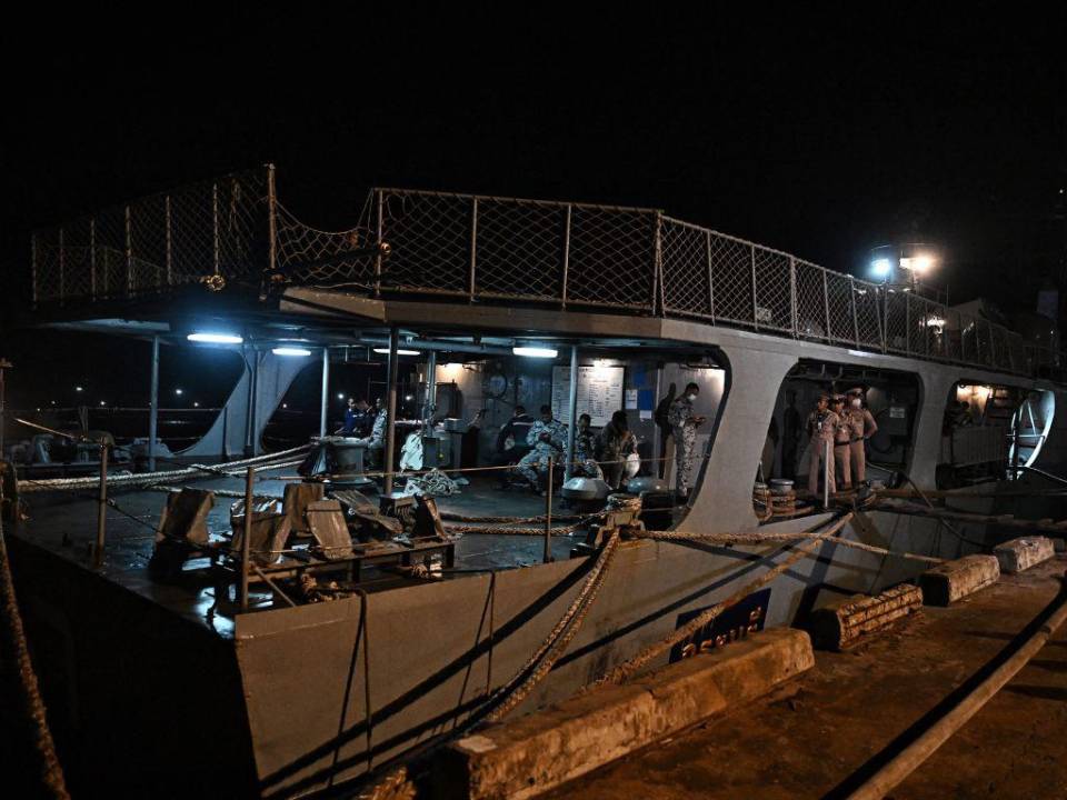 “Seguimos buscando a 31” de los 106 tripulantes del HTMS Sukhothai”, declaró el almirante Pogkrong Montradpalin, tras el naufragio del buque militar.
