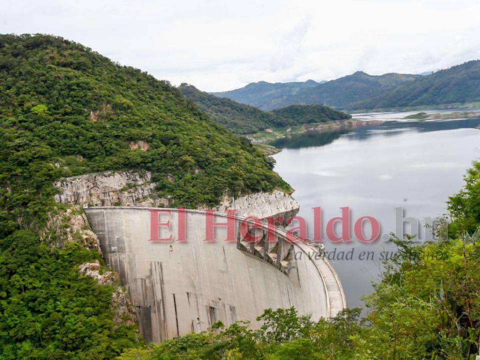 La represa “El Cajón”, con una capacidad de 300 megavatios, opera como el regulador del sistema eléctrico de Honduras.