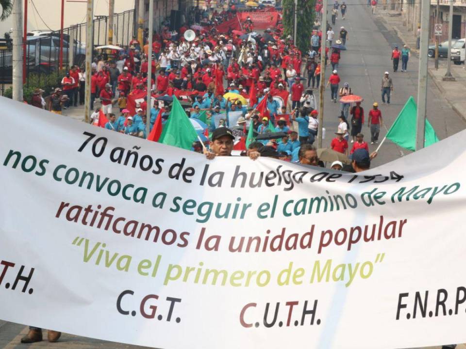Líderes de oposición lamentaron la politización de la tradicional marcha que conmemora el Día Internacional del Trabajador.