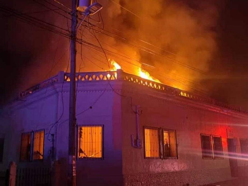 Infernal incendio arrasa con antigua sede de la Audiencia de los Confines en Gracias, Lempira