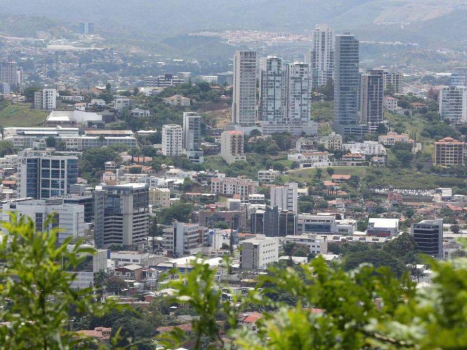 Factores como demanda de servicios y consumo, cantidad de usuarios, ubicación geográfica y desarrollo empresarial son determinantes y marcan diferencia entre el internet contratado en el Distrito Central con otras ciudades de Honduras.