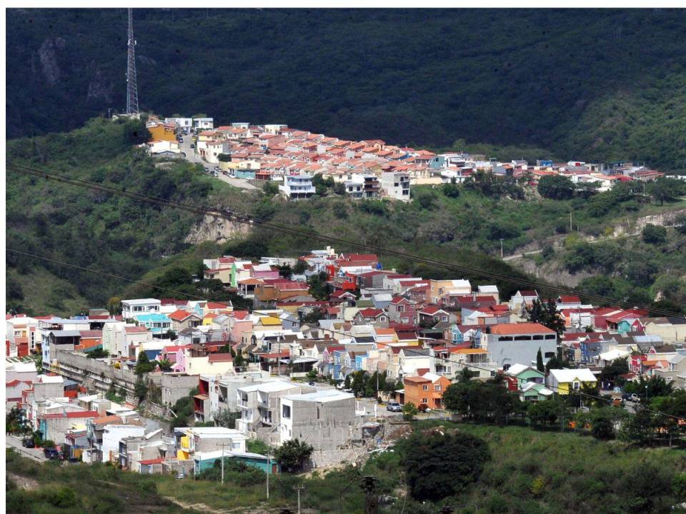 Aparte de las residenciales ubicadas en esta zona, existen comunidades que suman a la afluencia de personas.