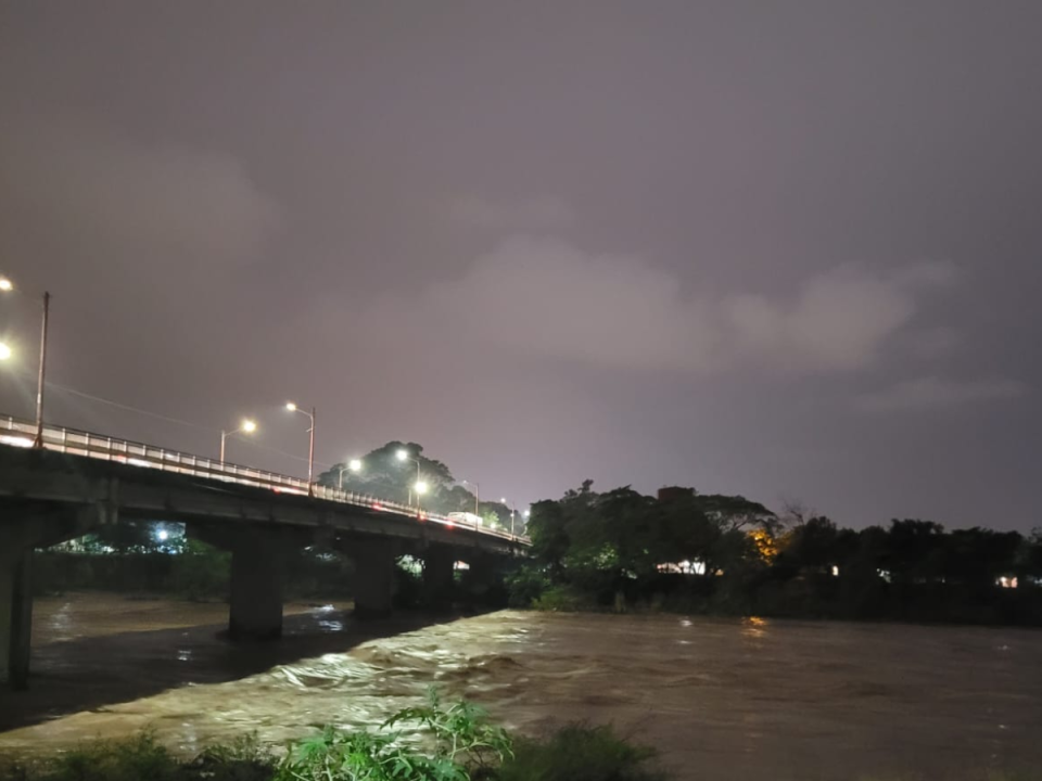 En horas de la noche se registró una creciente en el caudal de los ríos.