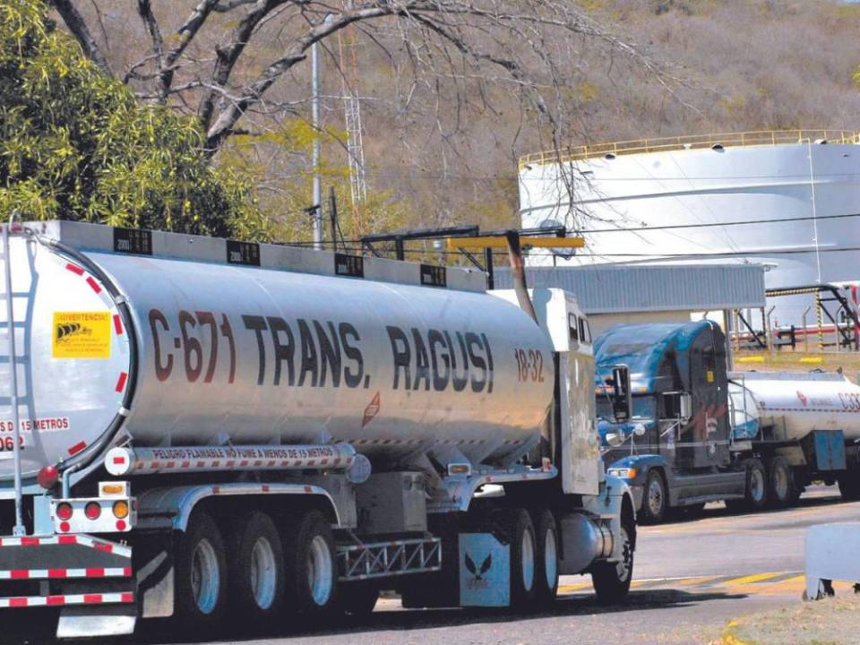 Cortés y Valle son los departamentos donde más se envió fuel oil con 412,376 y 248,804 barriles, respectivamente al tercer mes de 2024.