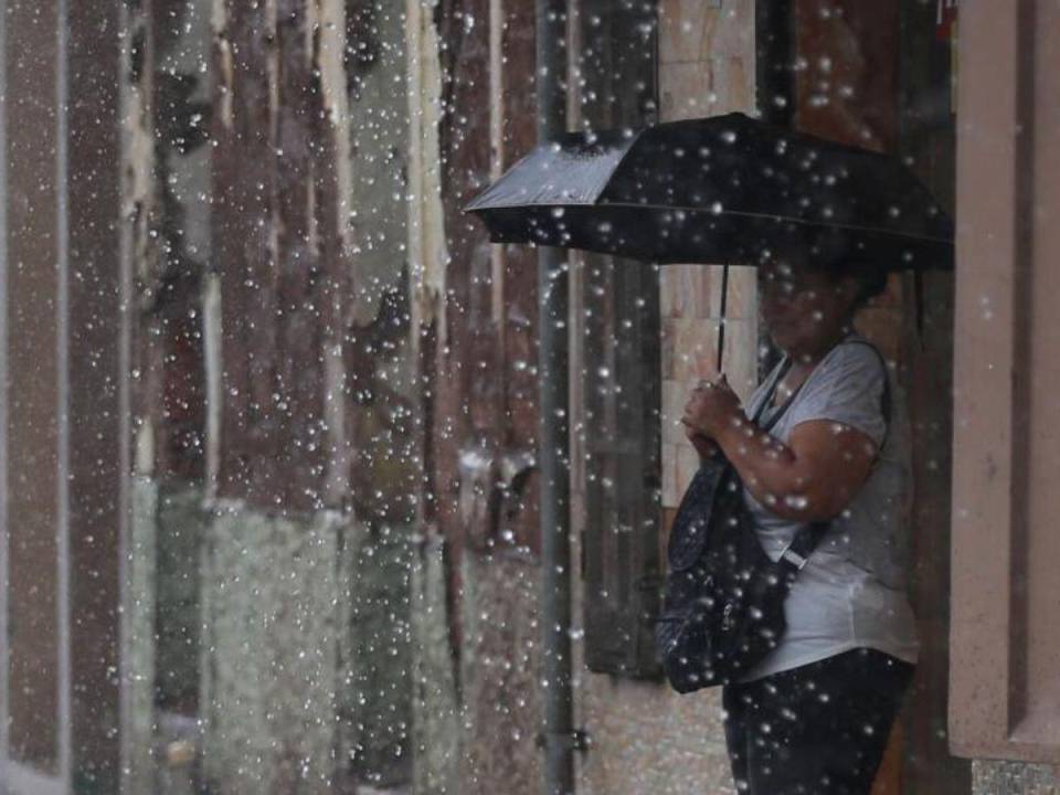 Las precipitaciones en algunas regiones de Honduras continuarán este lunes, según pronosticó Cenaos.