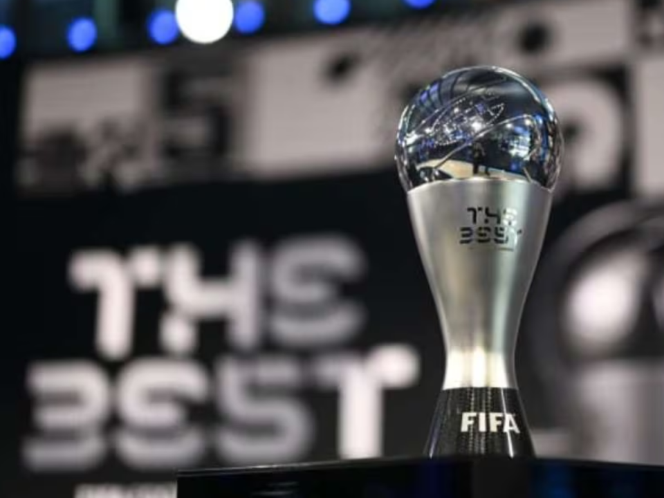 Los ganadores de los premios serán elegidos por un panel de expertos compuesto por futbolistas, entrenadores, periodistas y representantes de la FIFA.