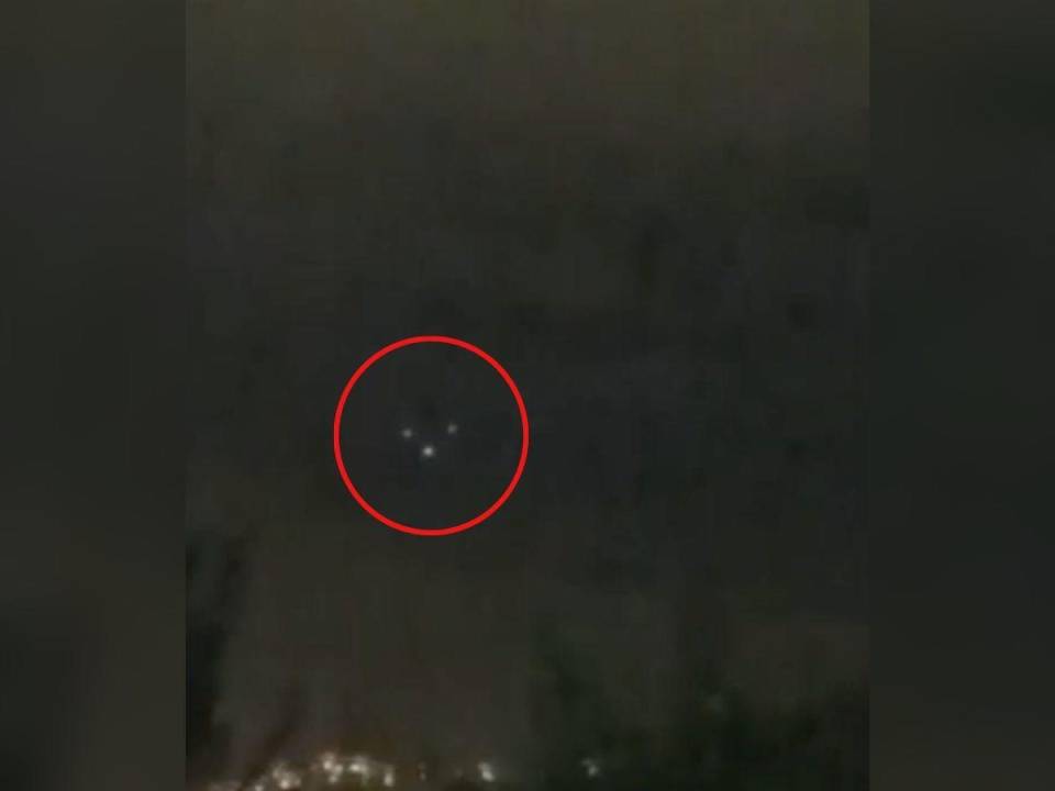 Tres objetos voladores no identificados (OVNIS) fueron captados cruzando el cielo sobre el famoso monumento del “Cristo Redentor de la Concordia”.