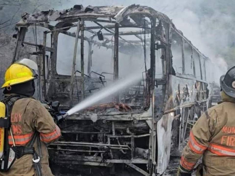 Un autobús se incendió en la carretera CA-4 en Copán.