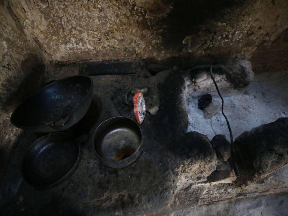 El fogón apagado y las ollas vacías es lo que normalmente se encuentra en las cocinas de los hondureños en el corredor seco.