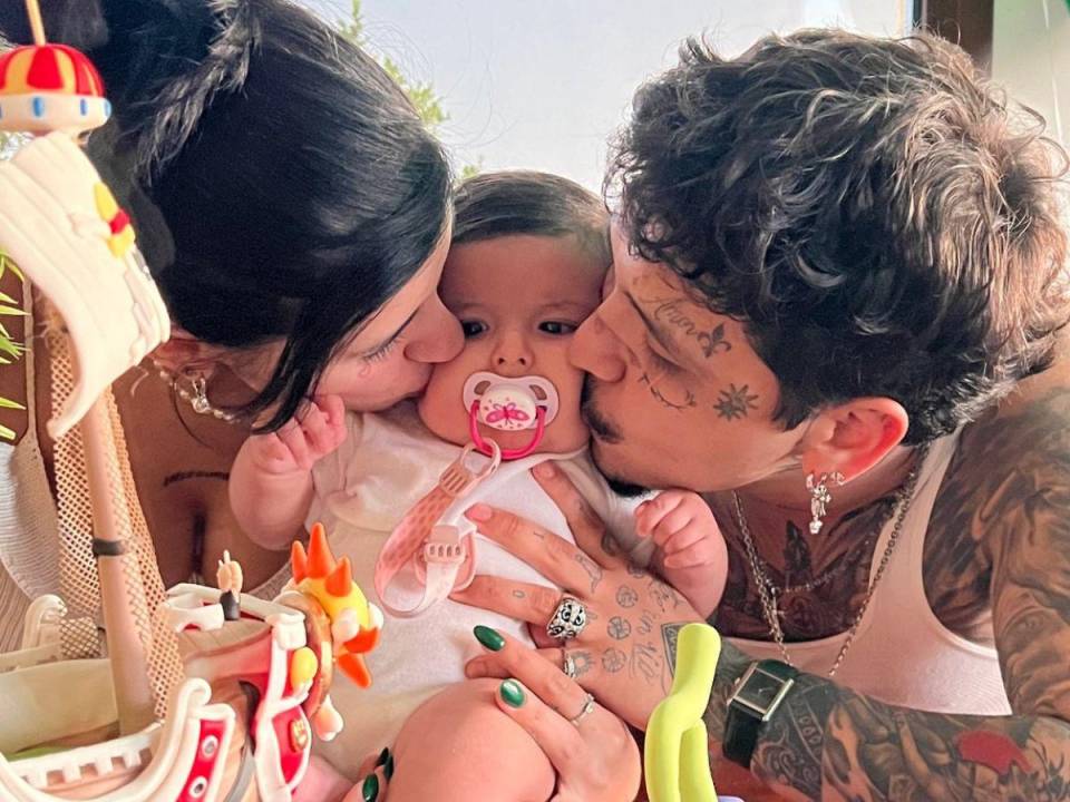 Las tiernas fotografías de Inti fueron reveladas por sus padres Christian Nodal y Cazzu por el Día del Amor y la Amistad. A continuación, las postales de la bebé de cinco meses.