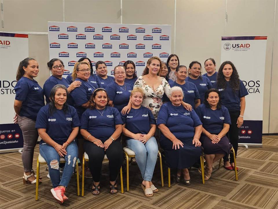 Grupo de mujeres emprendedoras fortalecen sus conocimientos financieros a través de Finsol y USAID Honduras.