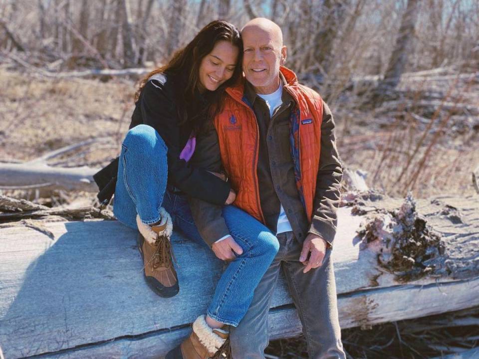Emma Heming, esposa de Bruce Willis, ha admitido que “no está bien”, mientras cuida al actor, con quien está casada desde 2009.