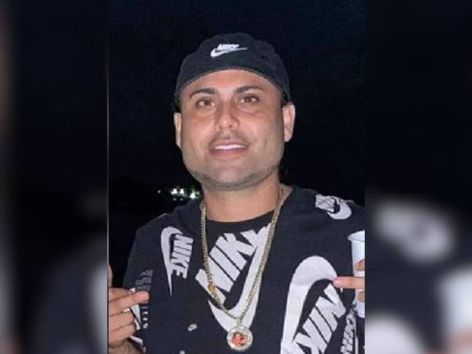 Imagen de Gilbert Reyes, quien es acusado de asesinar a tres amigas y de dejar lisiado a un hombre en Roatán, Islas de la Bahía.