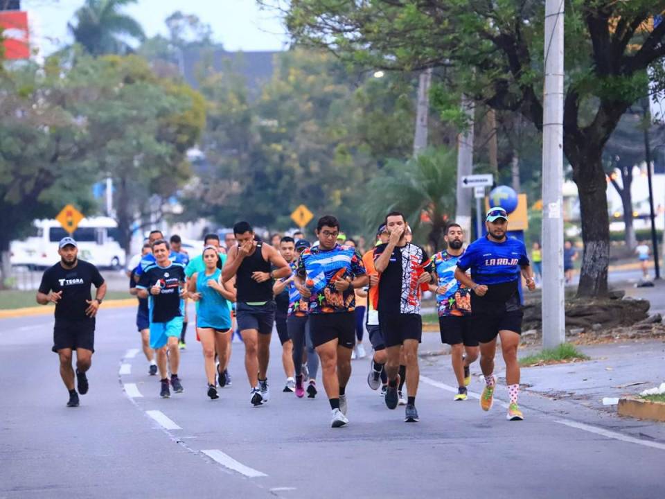 Cómo ha sido caracterizado en la Maratón La Prensa se inscriben muchos equipos de atletas y es aquí donde hay un mayor grado de competencia.
