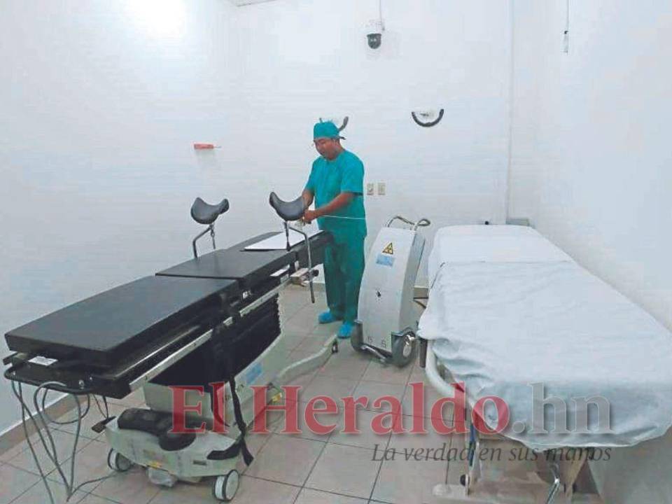 La máquina de braquiterapia funciona para los pacientes oncológicos del Hospital San Felipe.