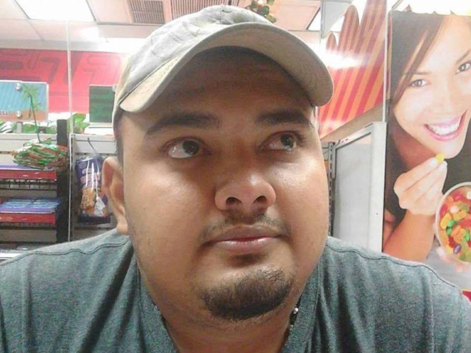 Mientras se conducía en su vehículo marca Toyota Land Cruiser por el Bulevar Morazán en San Pedro Sula, Elkin Pineda fue interceptado por sicarios quienes dispararon contra el carro. Pineda trato de huir, sin embargo fue alcanzado y acribillado al interior de su vehículo.