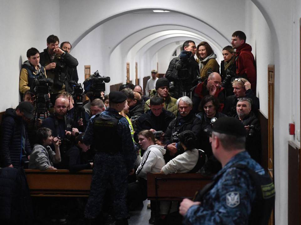 En la Corte del Distrito de Basmanny se recibió a las cuatro personas detenidas el pasado 22 de marzo, sospechosas de haber participado en el atentado perpetuado en un concierto en Moscú.