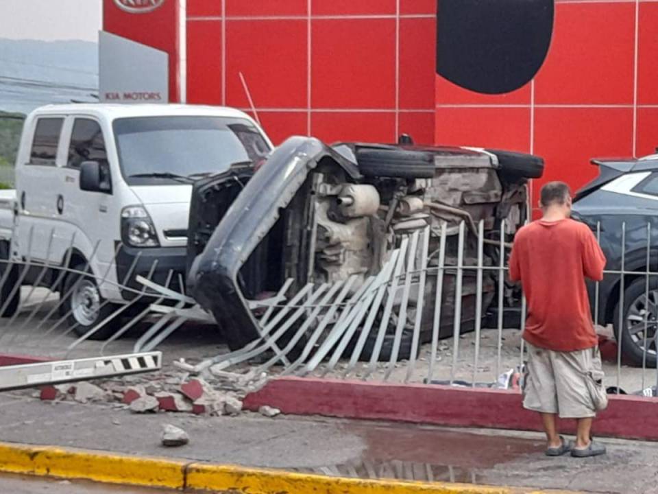 Se desconocen las causas que llevaron al conductor a perder el control del vehículo.