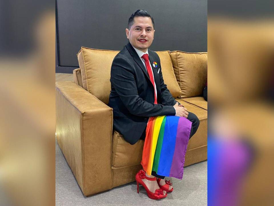 Jesús Ociel Baena fue un activista de derechos humanos y de la comunidad LGBTIQA+ que se viralizó en las redes sociales por su incidencia en política y fue hallado muerto junto a otra persona en una vivienda situada en la Ciudad de México, México. Muchas dudas han surgido en torno a la tragedia y algunos videos han permitido hilar los acontecimientos.