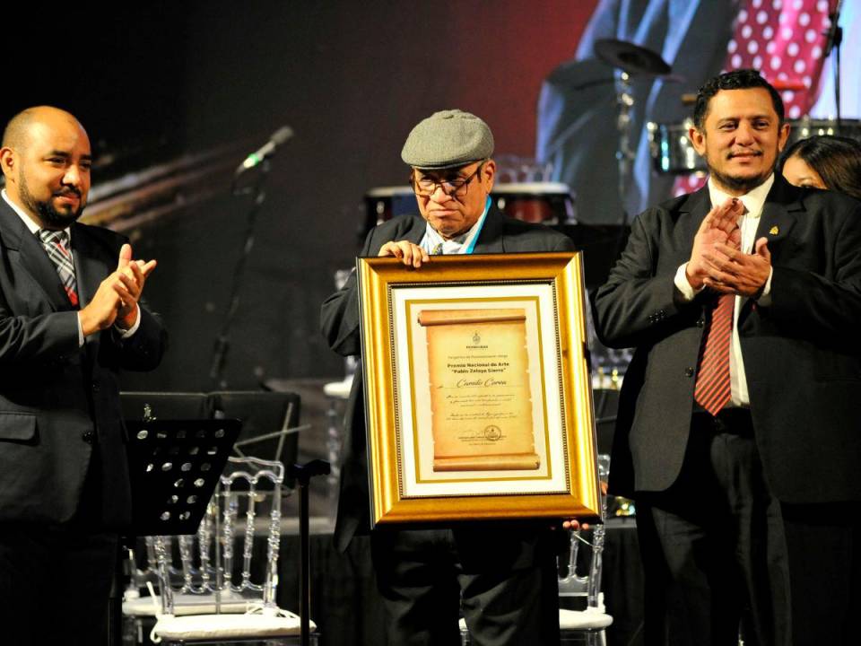 Camilo Corea, recibió el Premio Nacional de Arte “Pablo Zelaya Sierra”.