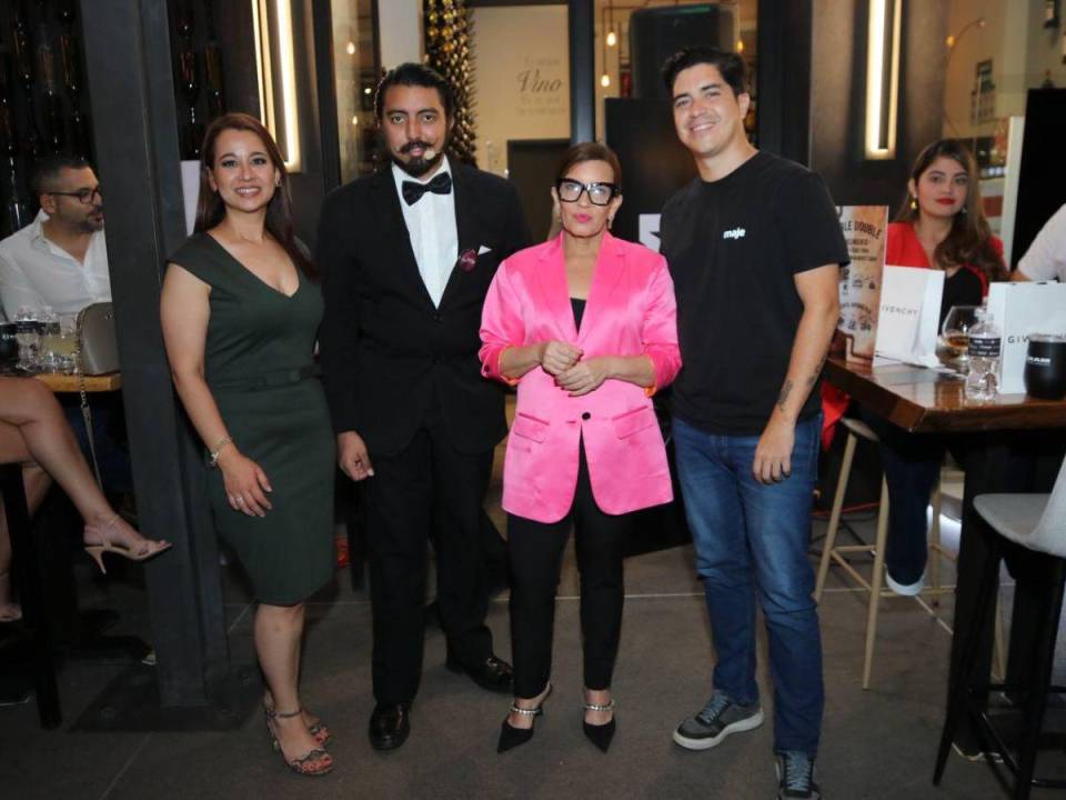 Lila Fúnez, Samuel Castillo, Blanca Bendeck y Daniel Galeano.