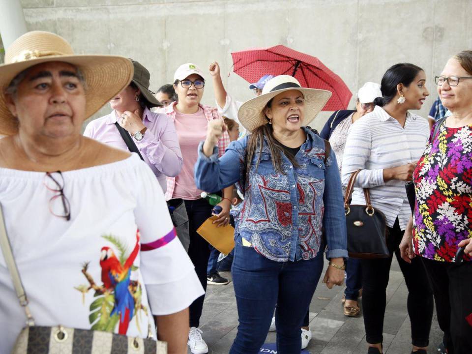 Desde hace 12 años se les adeuda el dinero a los docentes.