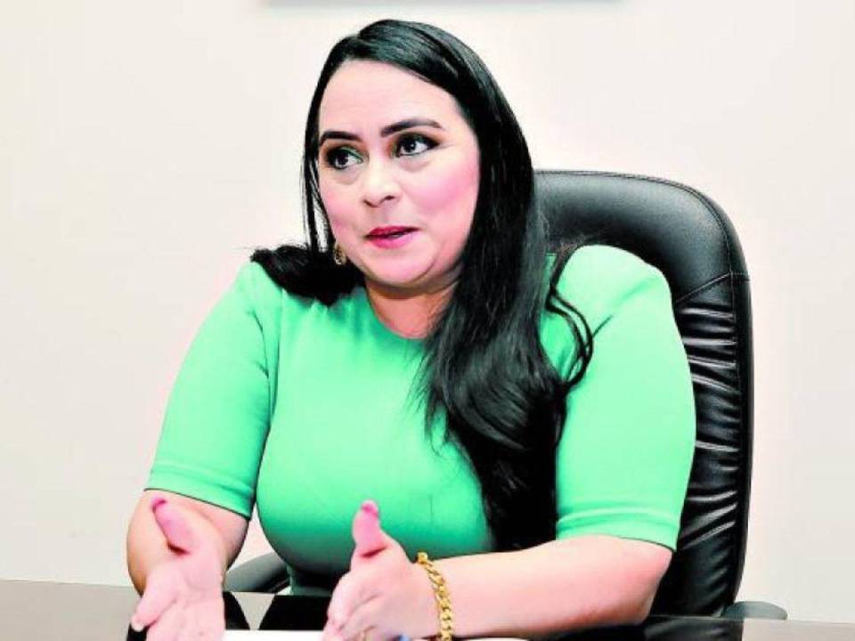 Recientemente, la Unidad Investigativa de EL HERALDO Plus reveló que la directora Ninfa Flores contrató a su hija, pareja y otros parientes dentro de la institución.