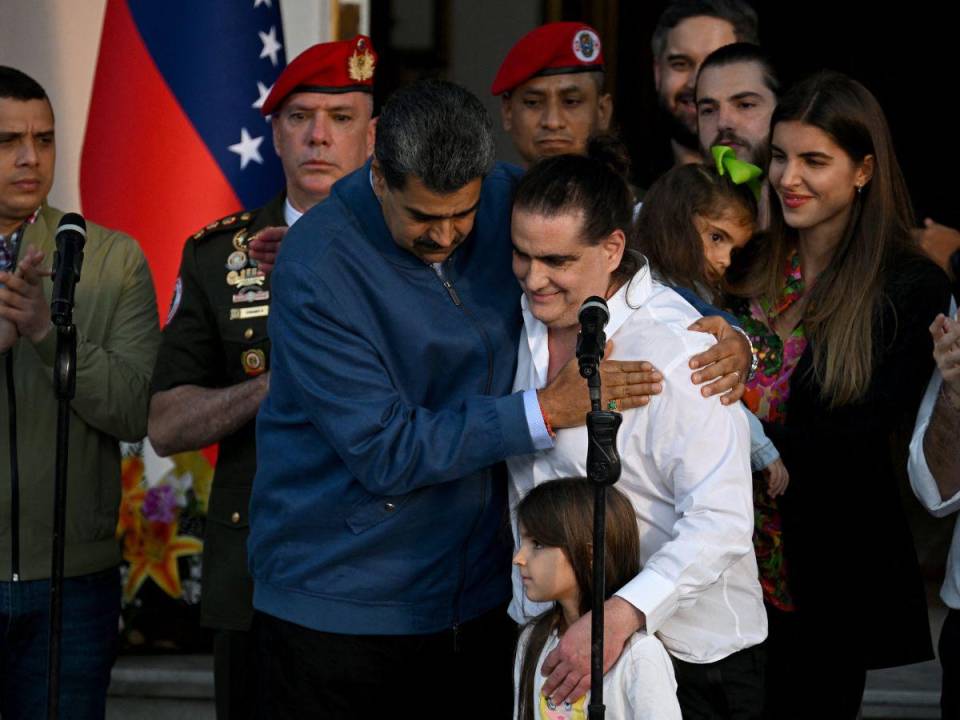 Estados Unidos excarceló este miércoles a Alex Saab, un empresario acusado de ser “testaferro” del presidente de Venezuela, Nicolás Maduro, a cambio de la libertad de 10 presos estadounidenses. Estas son las imágenes de su llegada a Venezuela.