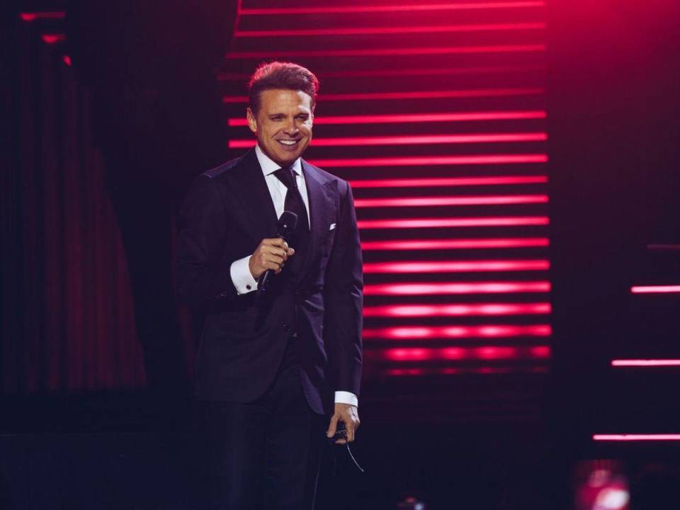 El cantante Luis Miguel se presentó el fin de semana en Estados Unidos y durante el concierto evidenció dolores en su pierna derecha.